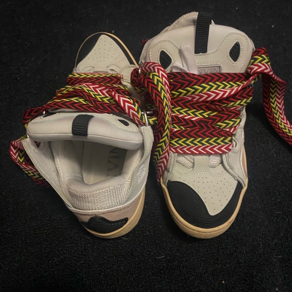 Kids High-Top Sneakers with Multicolor Laces - Picture 3 of 4